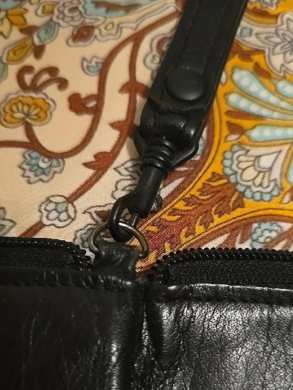 Vtg Bugatti Passport Travel Black Leather Zip-Around Wristlet Wallet with Strap
